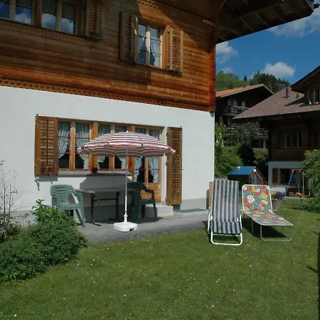 Luxurious Chalet In With Private Garden Alpesi faház *
